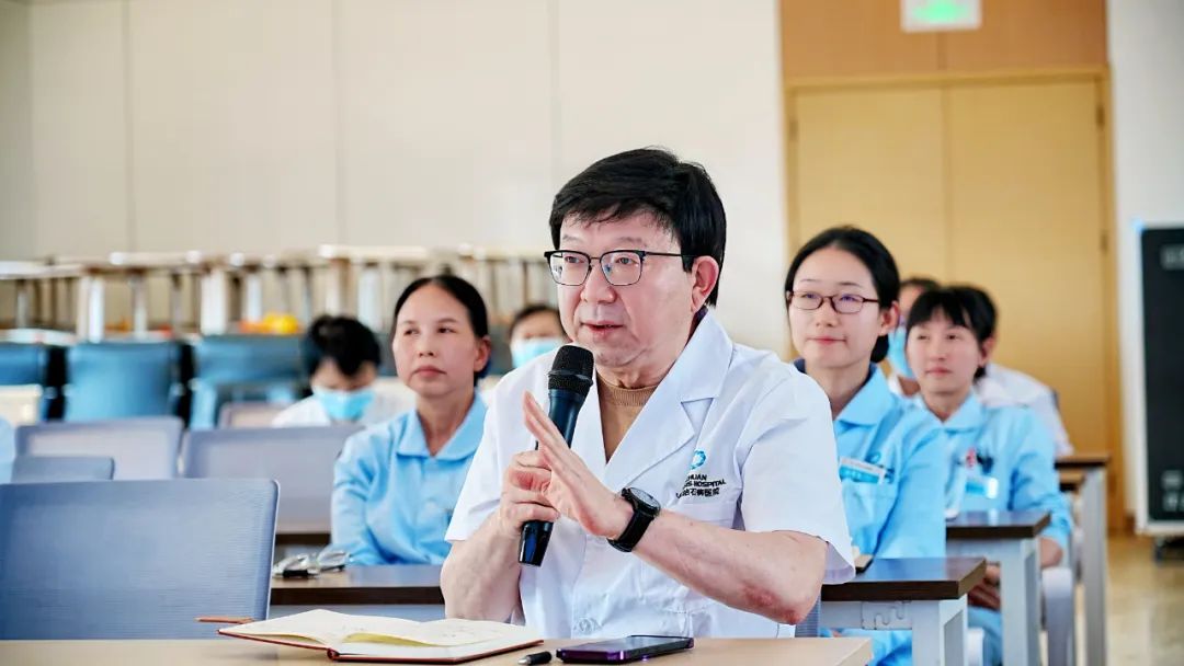 与“石”俱进:国家级专家引领四川结石病医院泌尿外科无管化技术新发展(图2) 与“石”俱进:国家级专家引领四川结石病医院泌尿外科无管化技术新发展(图2)