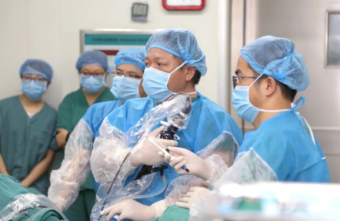 与“石”俱进:国家级专家引领四川结石病医院泌尿外科无管化技术新发展(图5) 与“石”俱进:国家级专家引领四川结石病医院泌尿外科无管化技术新发展(图5)