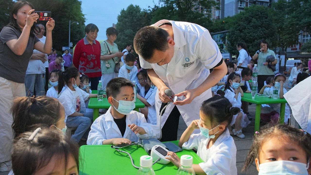 结石萌医上岗记：走进青白江红河社区，“医”起探秘结石！(图12)