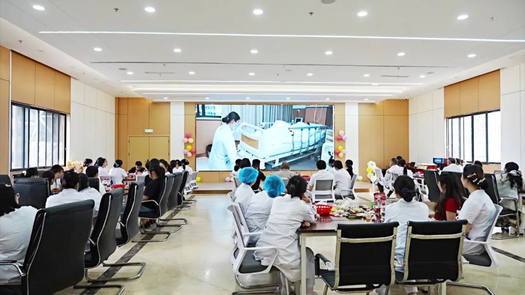 南丁格尔精神绽放!这场护士节庆典,有温度更有力量【四川结石病专科医院】(图2) 南丁格尔精神绽放!这场护士节庆典,有温度更有力量【四川结石病专科医院】(图2)