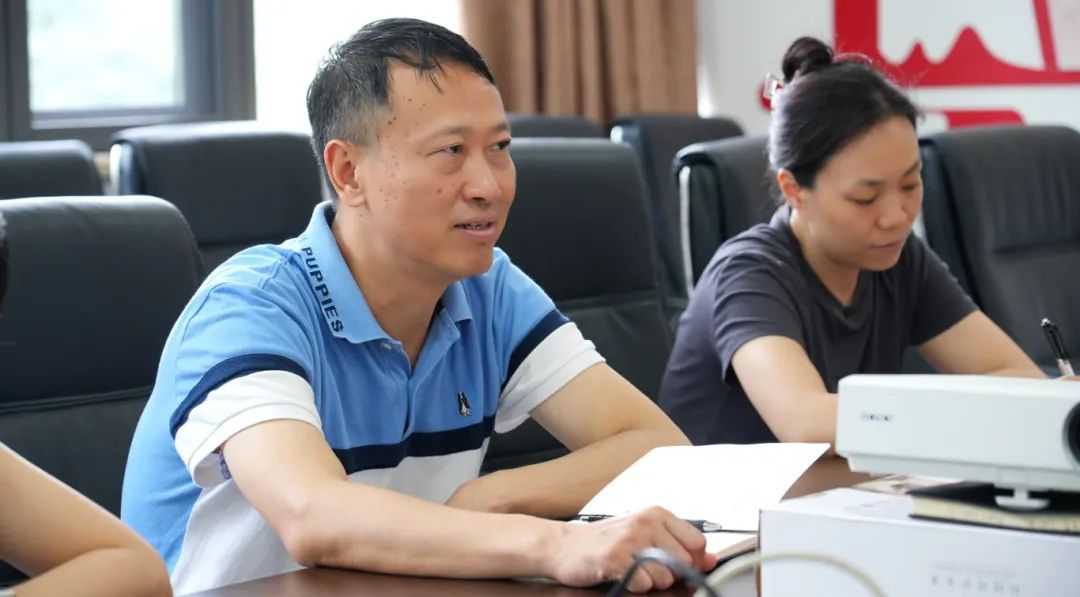 光荣在党50年!成都市街道党工委为四川结石病医院老党员授章(图7) 光荣在党50年!成都市街道党工委为四川结石病医院老党员授章(图7)