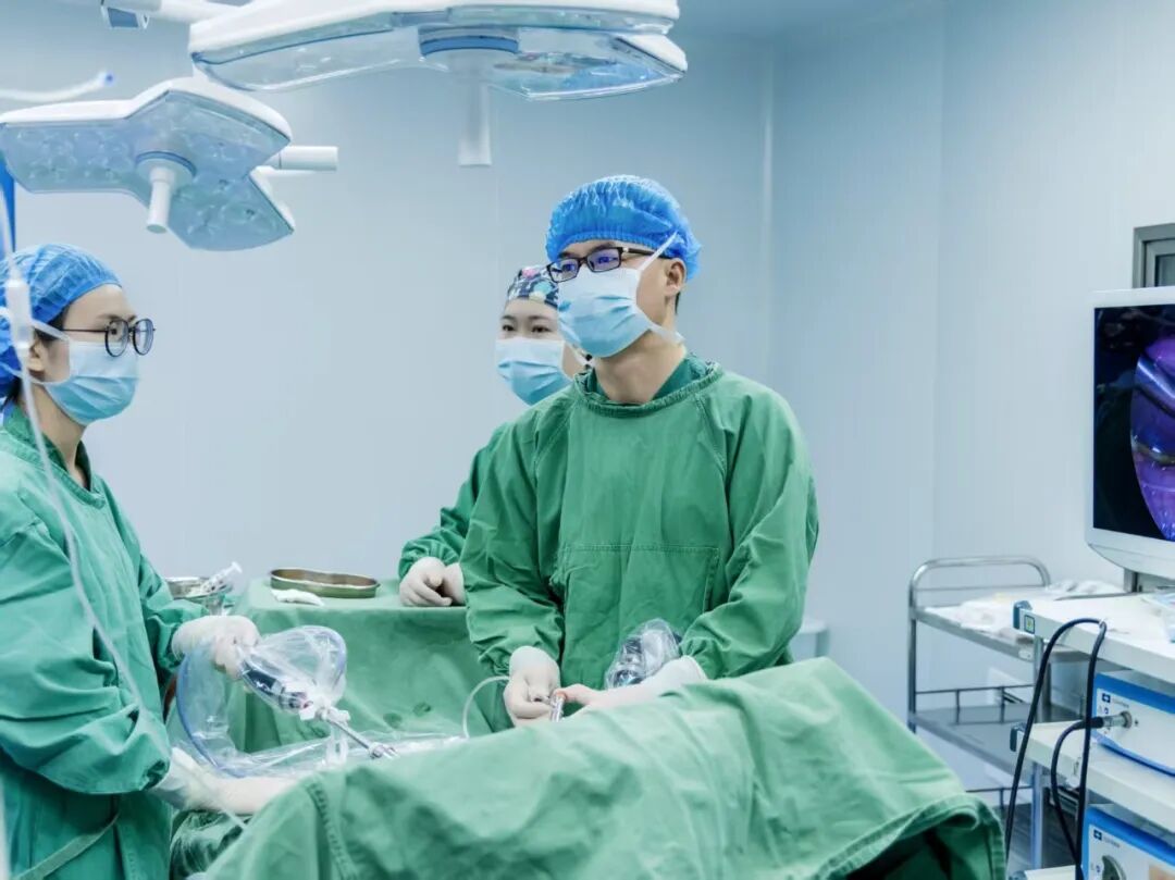 国庆聚餐后突发剧痛!成都女子保胆取出4厘米“鸽子蛋”结石【四川胆结石医院】(图4) 国庆聚餐后突发剧痛!成都女子保胆取出4厘米“鸽子蛋”结石【四川胆结石医院】(图4)