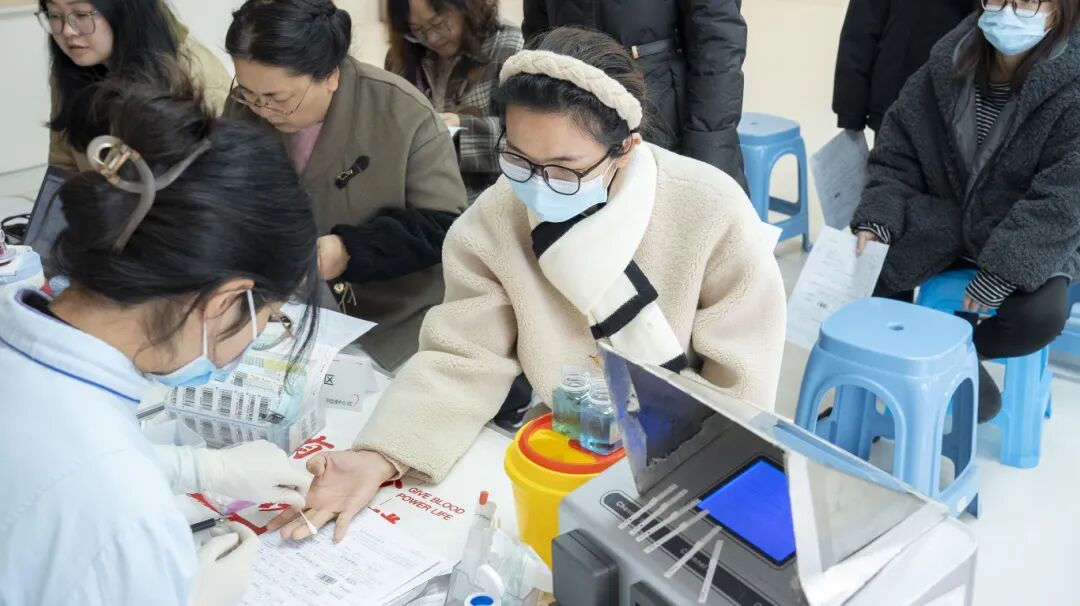 当“天使白”献上“热血红”：我院积极响应卫健局无偿献血活动(图3)