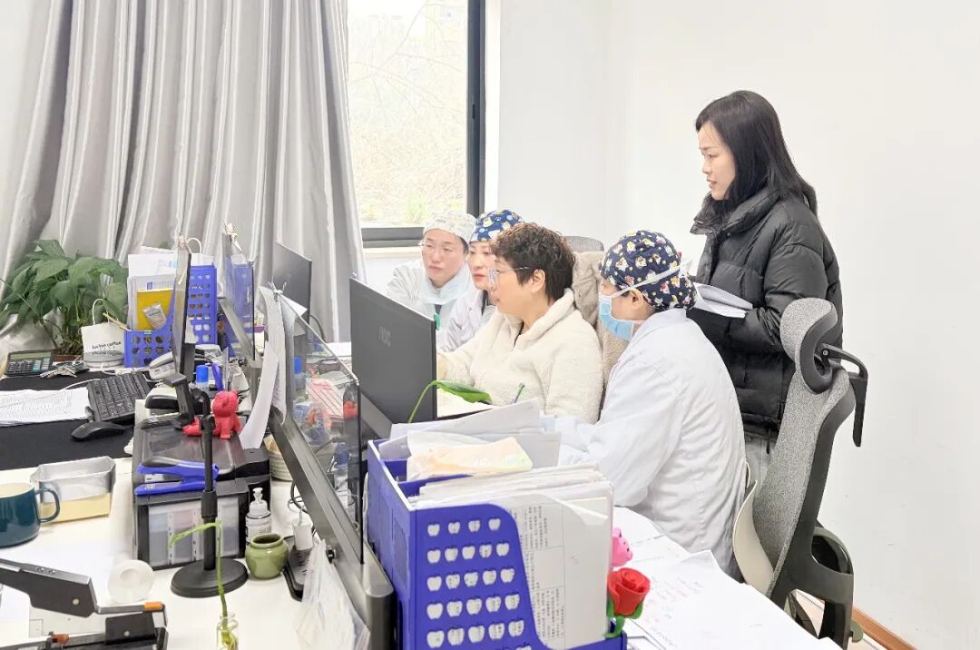 规范收费：四川结石病医院医保办开展手术服务价格项目专项培训(图1)