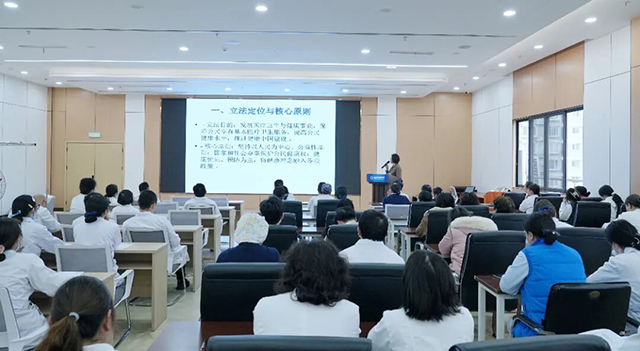 依法执业，守护健康！四川结石病医院开展六大主题集中培训(图1)